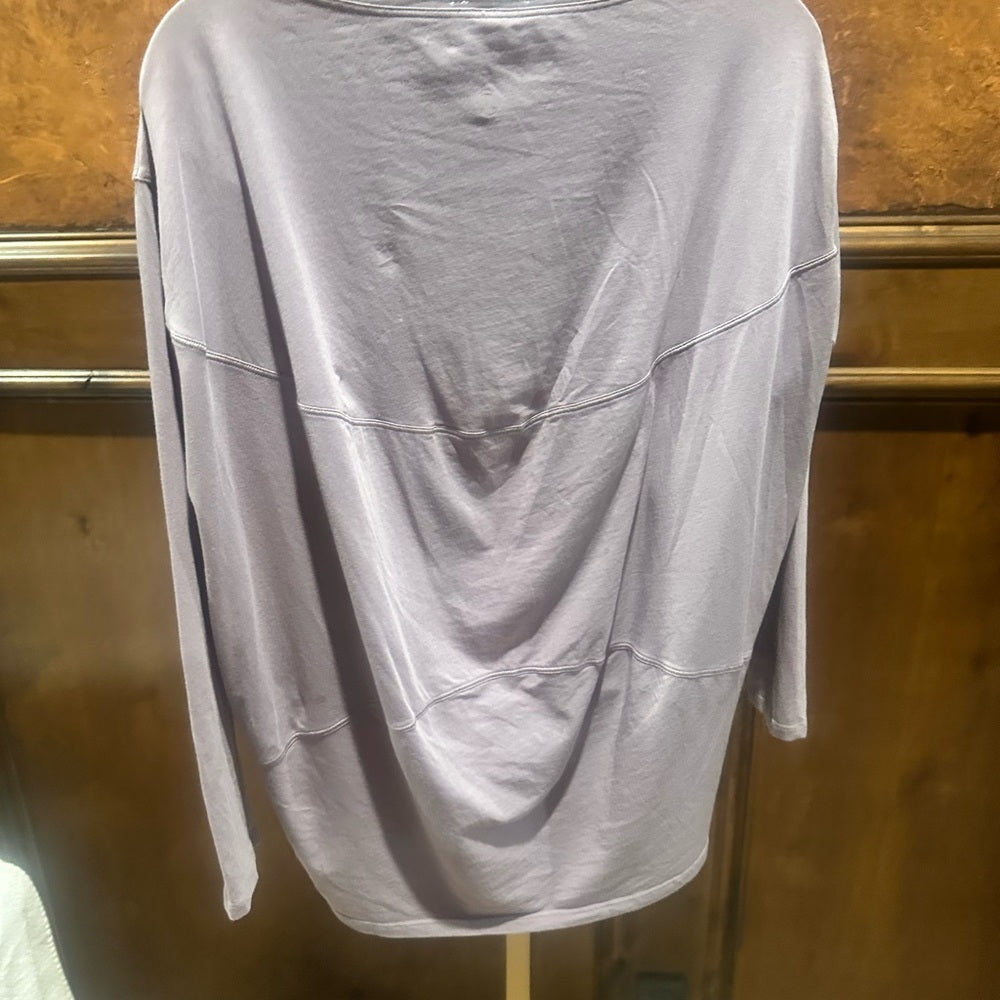SIZE 4/S/M Lululemon Athletica Lavender Long Sleeve Top