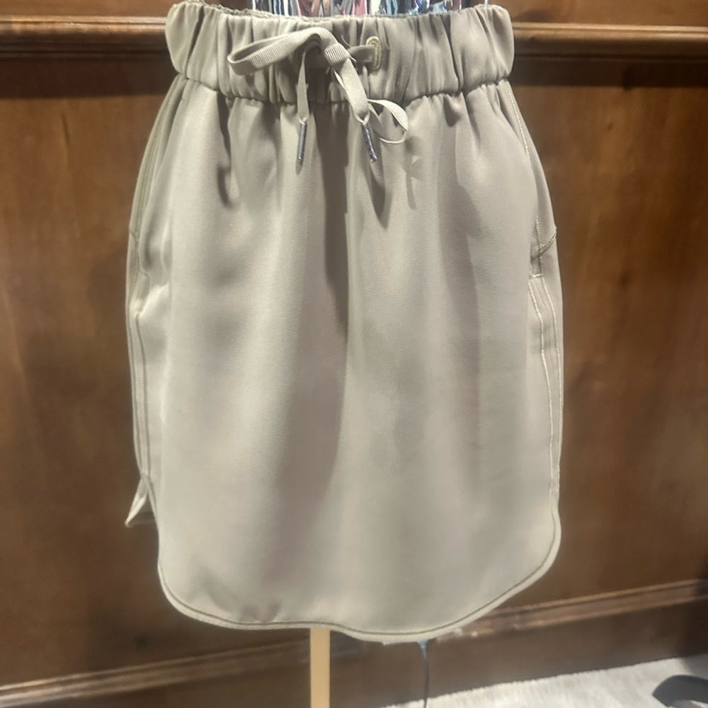 SIZE 2/4 lululemon athletica Beige Mini Skirt