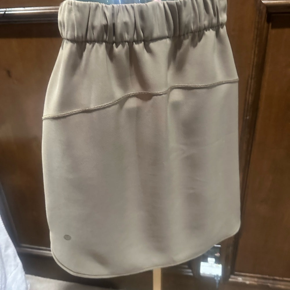 SIZE 2/4 lululemon athletica Beige Mini Skirt