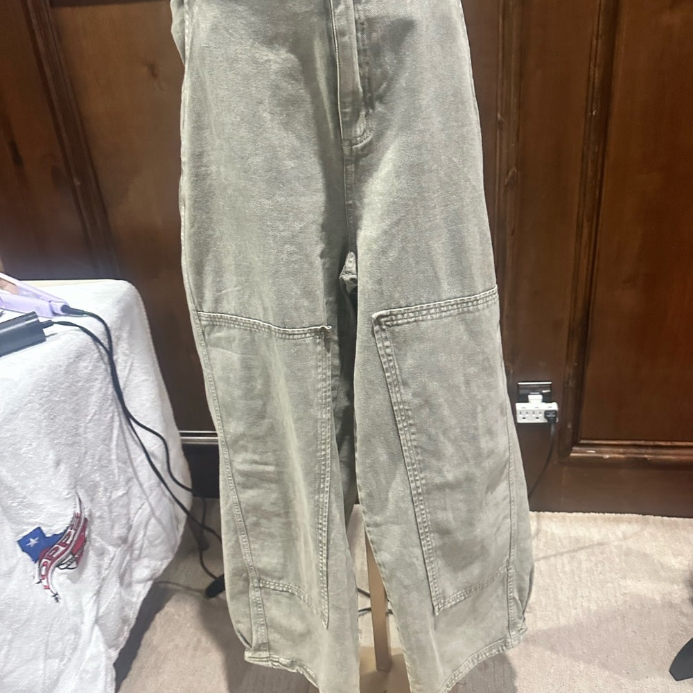 NWOT SIZE XL SO ME Makeover Essentials Green Cropped Pants