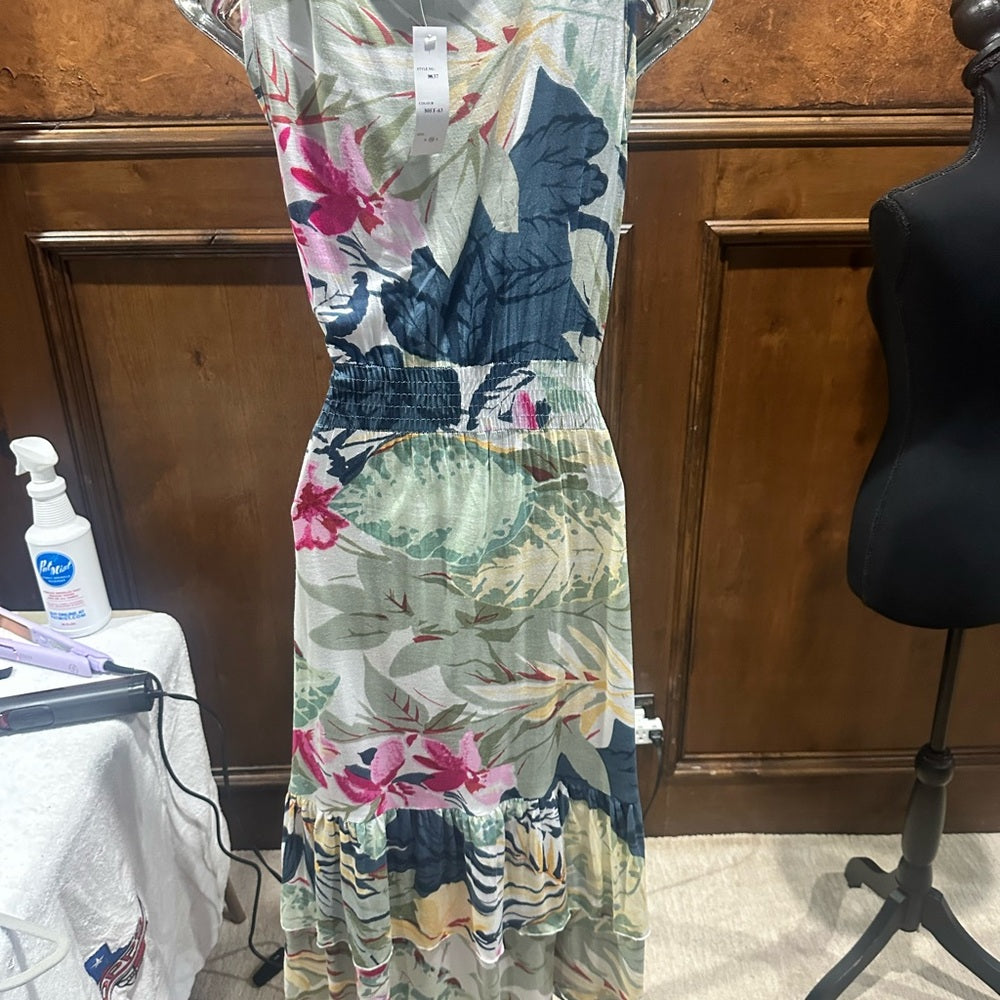 NWT SIZE M RAGA Leafy Maxi Dress - Multicolor