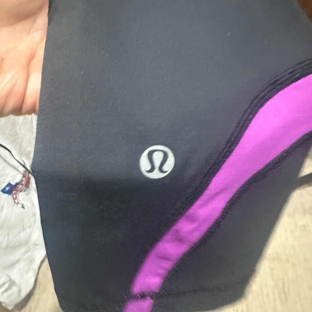SIZE 6 Lululemon Athletica Black and Pink Leggings