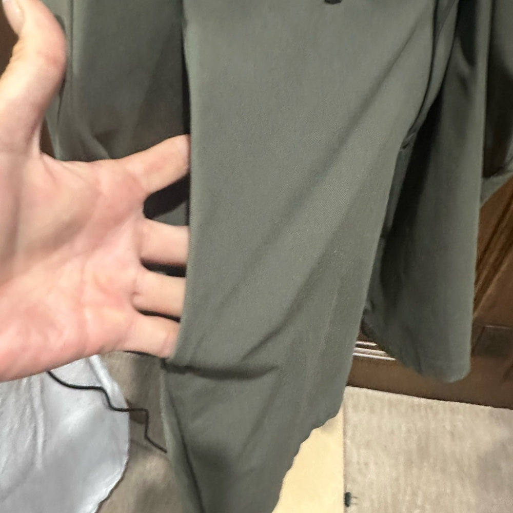 NWOT SIZE 33 Lululemon Athletica Men's Olive Flat Front Shorts