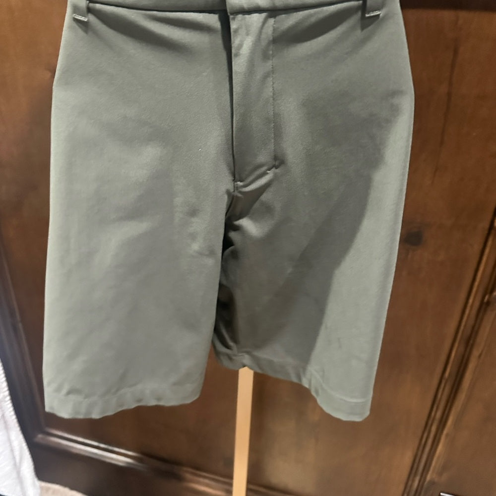 NWOT SIZE 33 Lululemon Athletica Men's Olive Flat Front Shorts