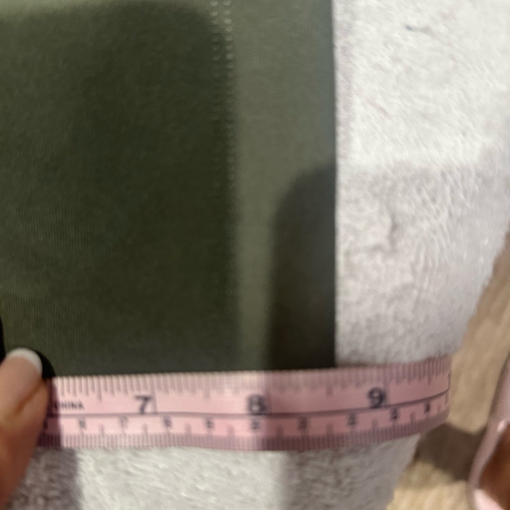 NWOT SIZE 33 Lululemon Athletica Men's Olive Flat Front Shorts