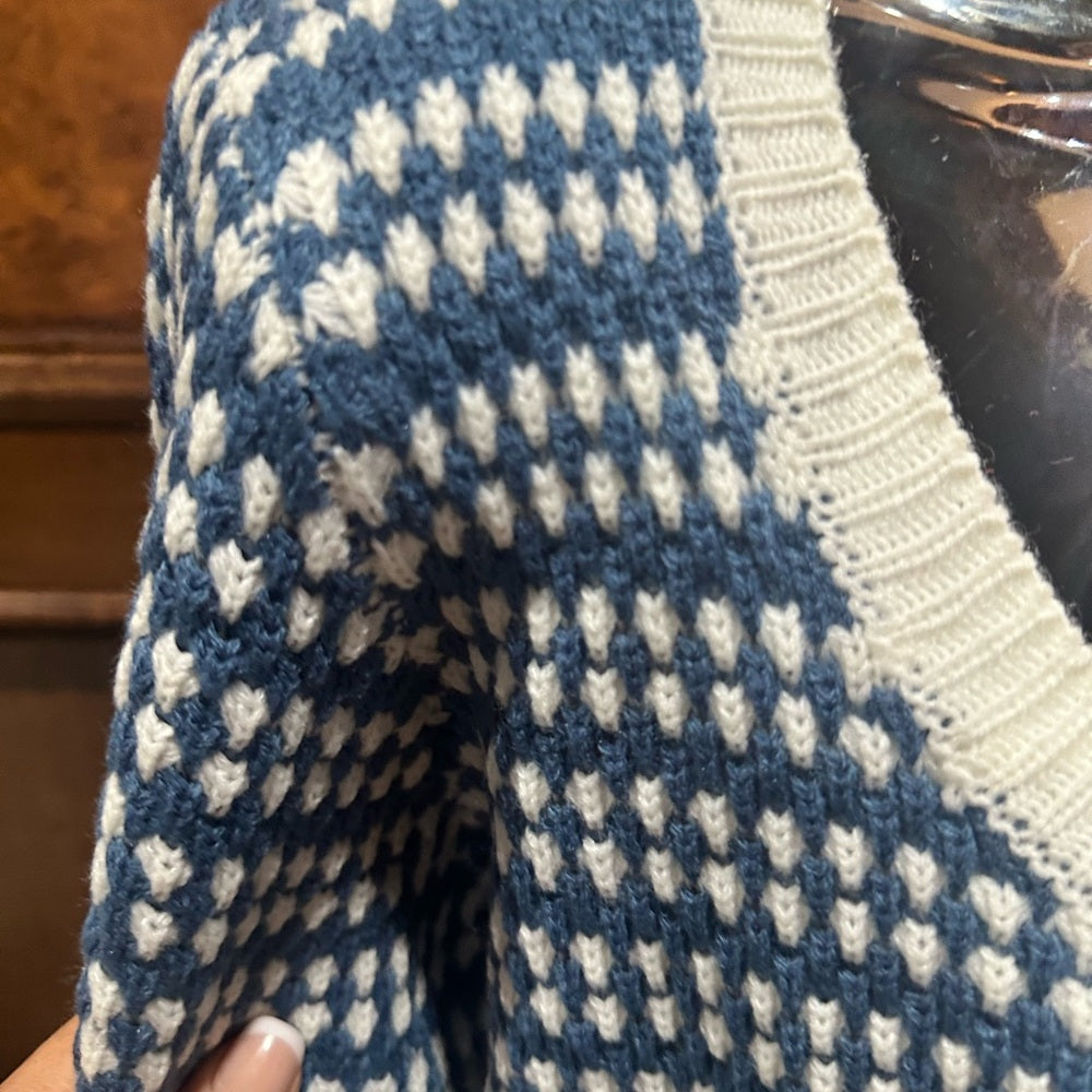 NWT SIZE XL Lulu's Blue and White Knit Sweater