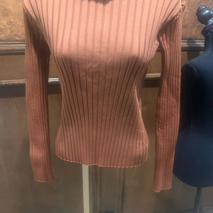 PRE-OWNED SIZE S will fit a medium Brown Ribbed Turtleneck Sweater