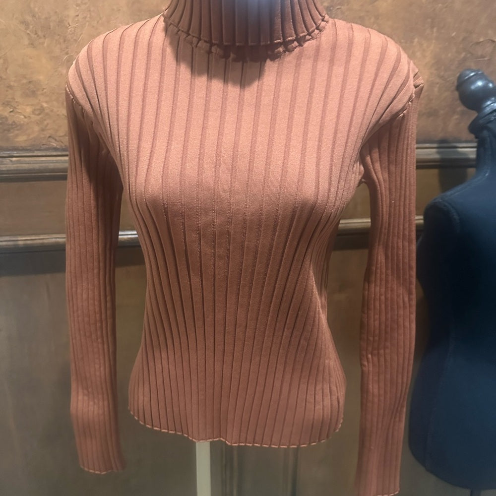 PRE-OWNED SIZE S will fit a medium Brown Ribbed Turtleneck Sweater