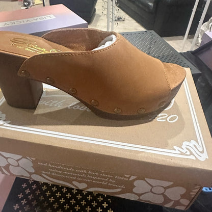 354. NEW SIZE 10 Sbicca Brown Mules with Brass Studs