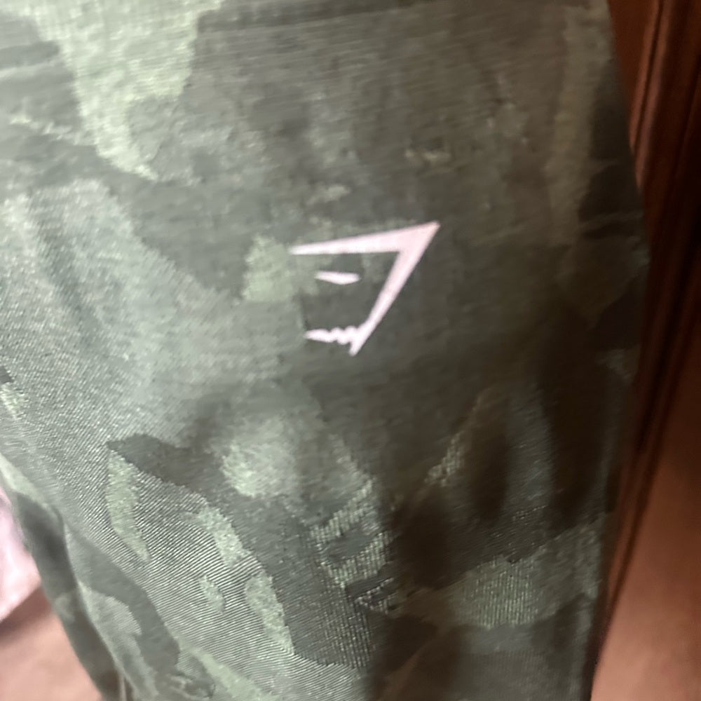 NWOT SIZE L Gymshark Green Camo Leggings