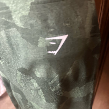 NWOT SIZE L Gymshark Green Camo Leggings