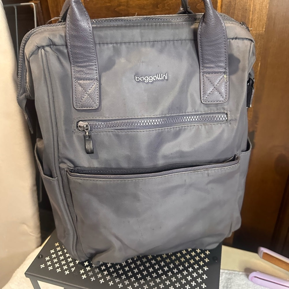 NWOT SIZE OS Baggallini Graphite Men's Backpack