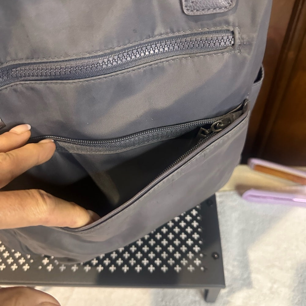 NWOT SIZE OS Baggallini Graphite Men's Backpack