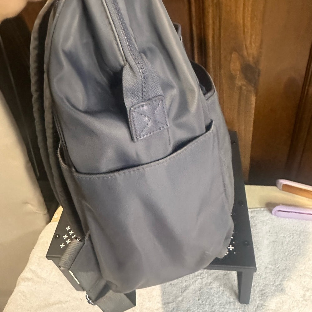 NWOT SIZE OS Baggallini Graphite Men's Backpack