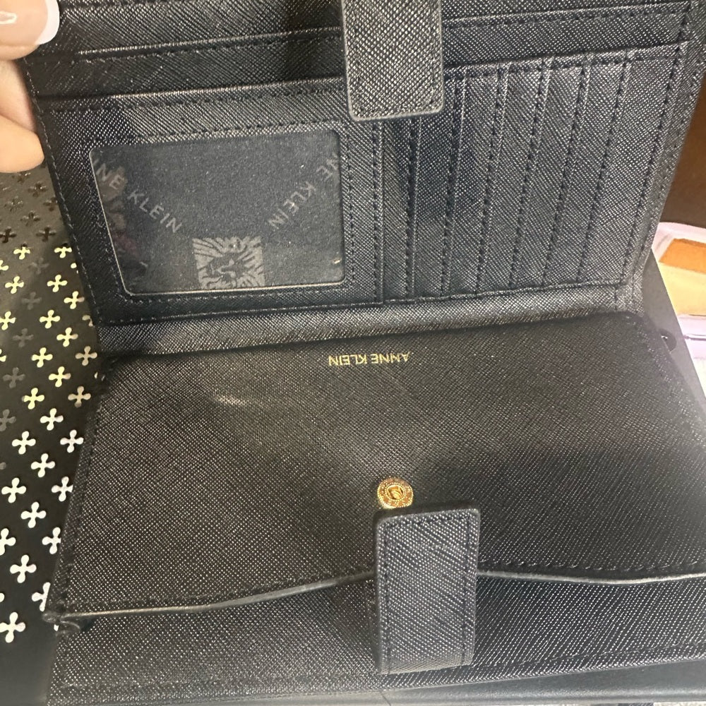 NWT SIZE OS Anne Klein Navy Wallet with Gold Accents