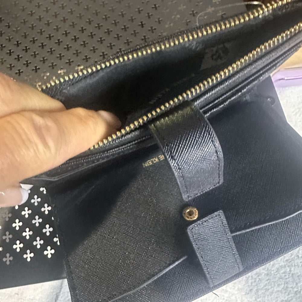 NWT SIZE OS Anne Klein Navy Wallet with Gold Accents