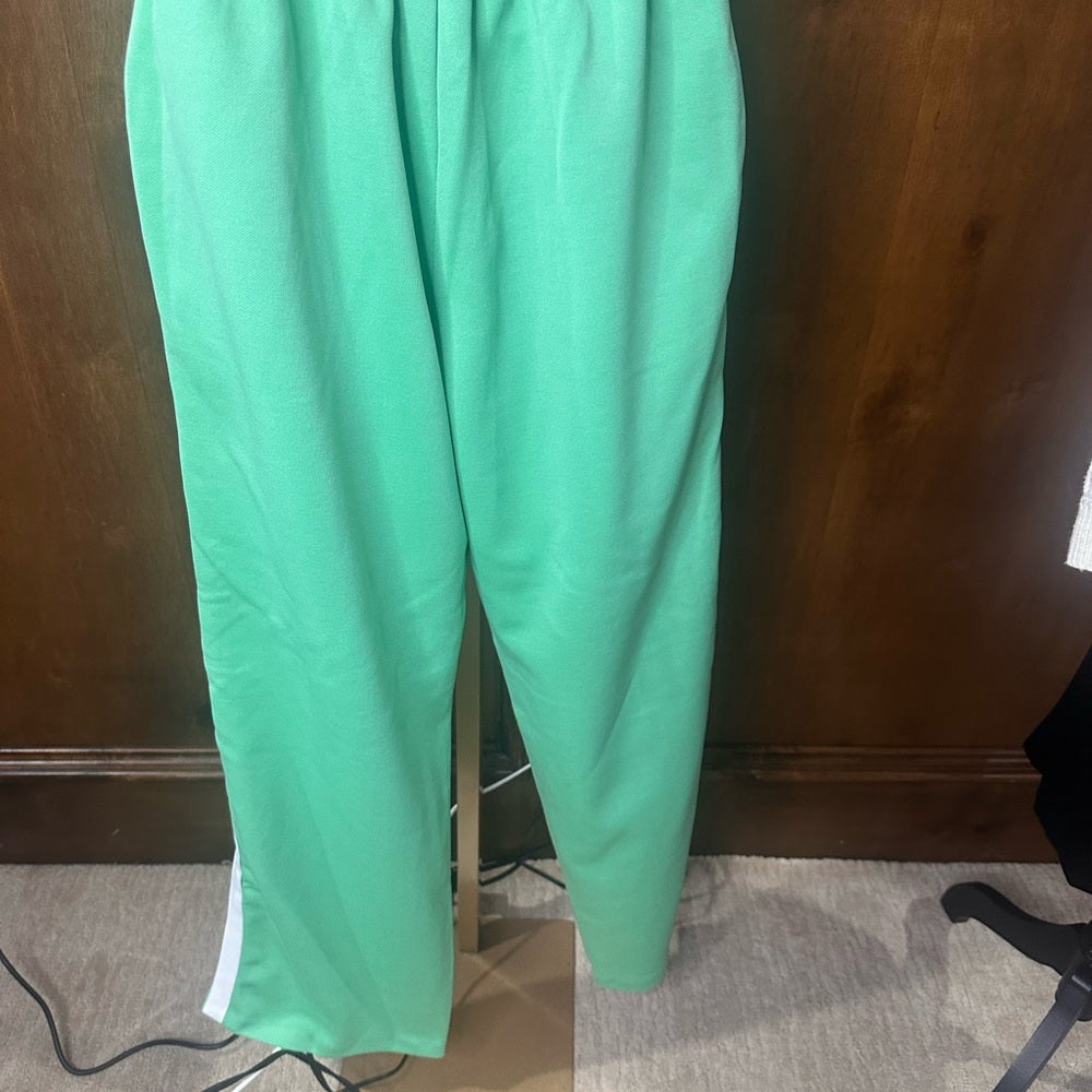 NWT SIZE 10-12/40  Pastel Green Joggers