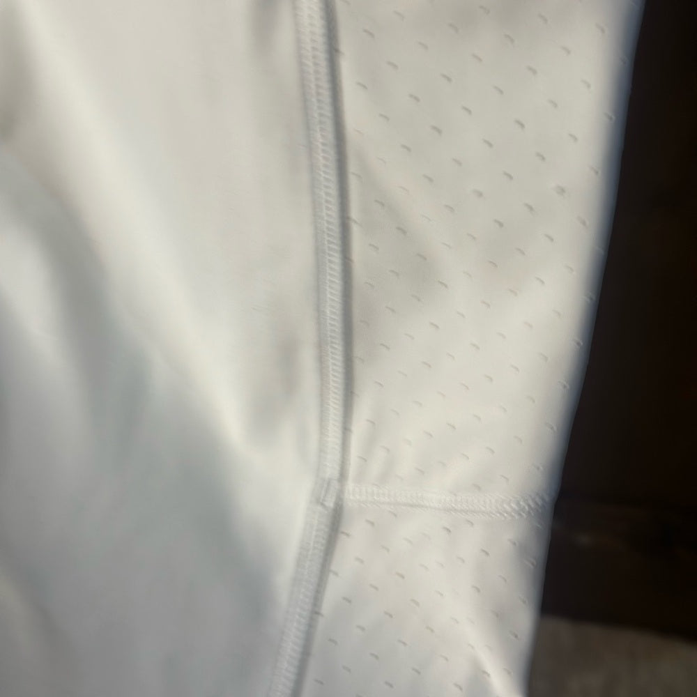 SIZE 6Lululemon Athletica Crisp White Capris