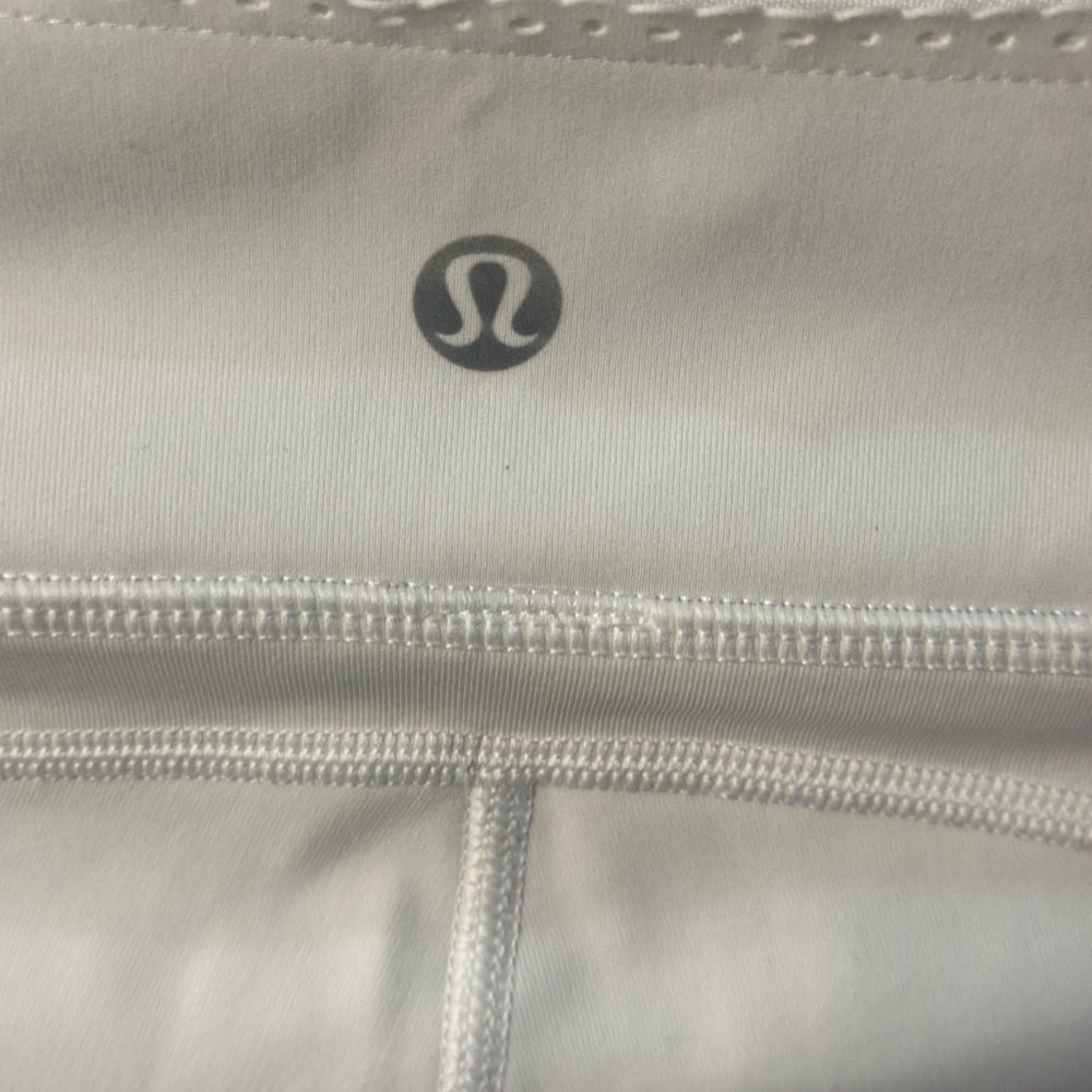 SIZE 6Lululemon Athletica Crisp White Capris