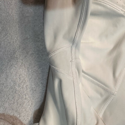 SIZE 6Lululemon Athletica Crisp White Capris