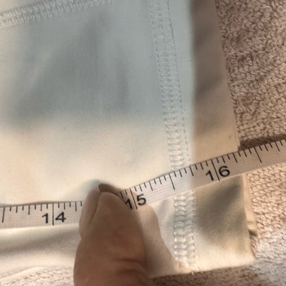 SIZE 6Lululemon Athletica Crisp White Capris