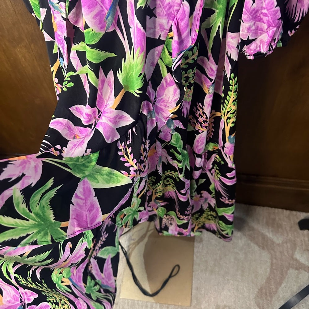 NWT SIZE M Easel Black and Pink Floral Long Sleeve Dress