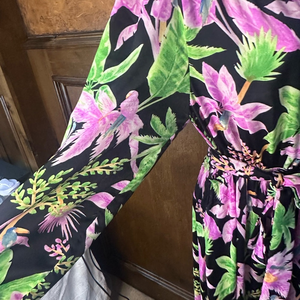NWT SIZE M Easel Black and Pink Floral Long Sleeve Dress