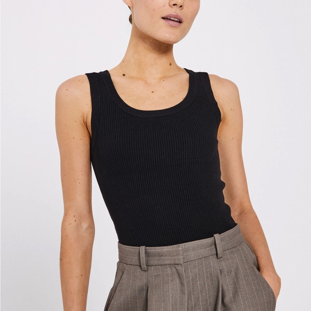 NWT SIZE 3/L  Sleek Black Tank Top