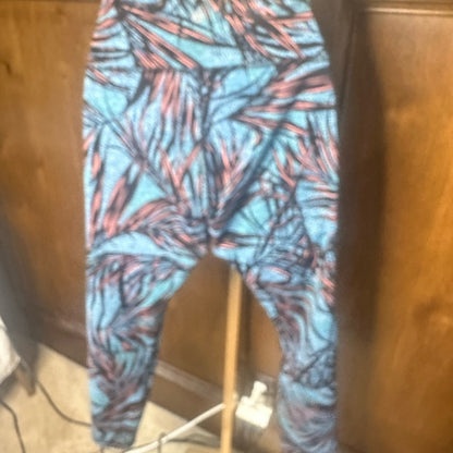 NWOT SIZE M/L Lululemon athletica Blue and Black Patterned Leggings