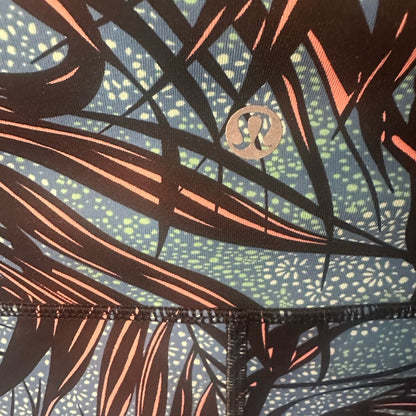 NWOT SIZE M/L Lululemon athletica Blue and Black Patterned Leggings