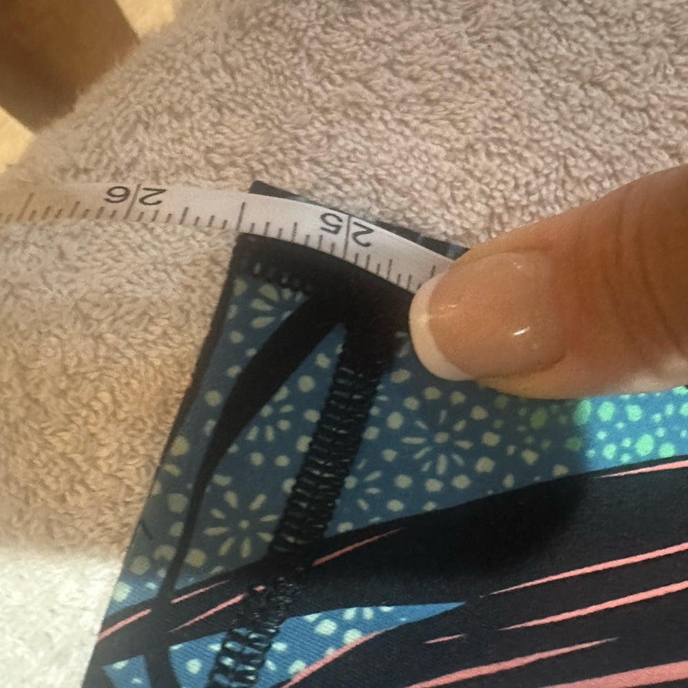 NWOT SIZE M/L Lululemon athletica Blue and Black Patterned Leggings