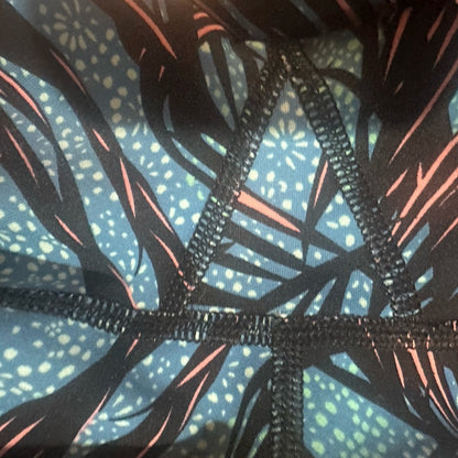 NWOT SIZE M/L Lululemon athletica Blue and Black Patterned Leggings