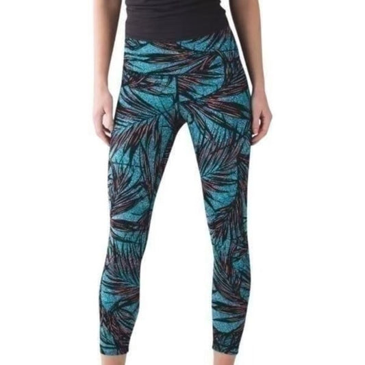 NWOT SIZE M/L Lululemon athletica Blue and Black Patterned Leggings