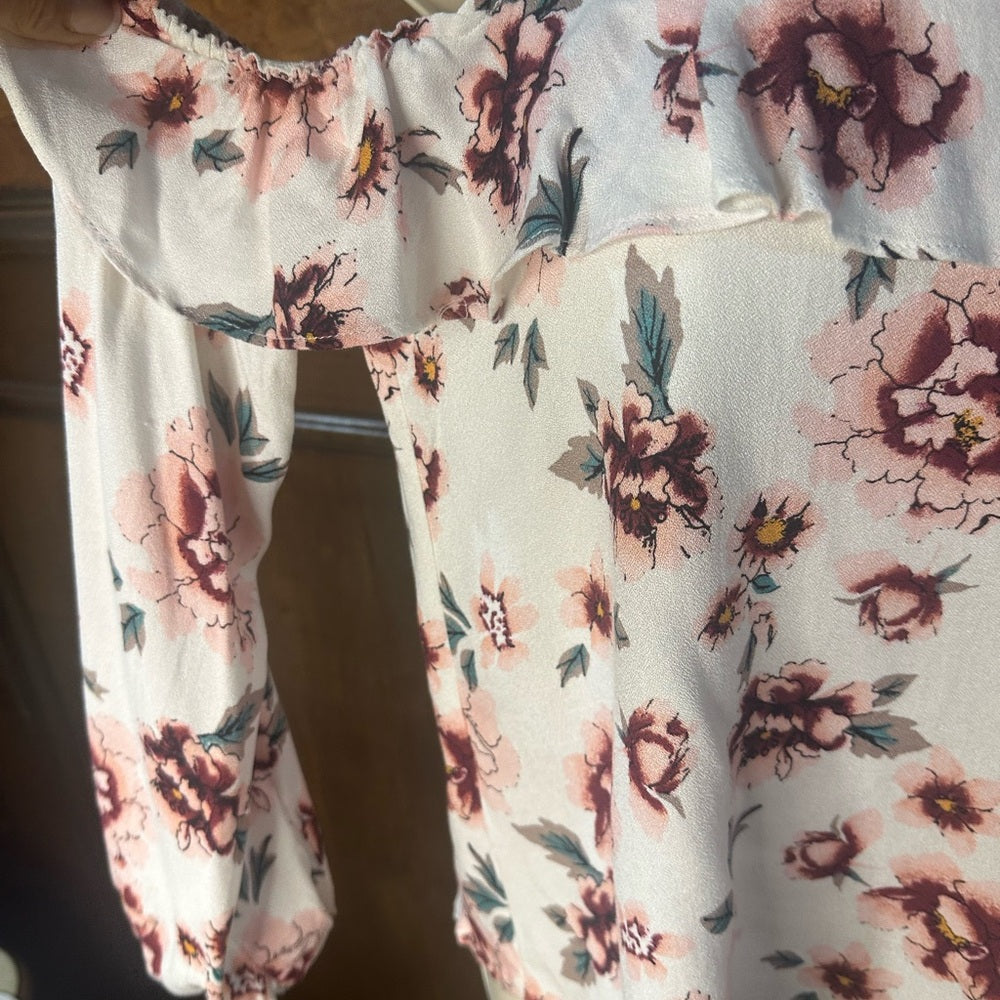 NWT SIZE XS BB Dakota Floral Cold Shoulder Blouse - Cream and Red