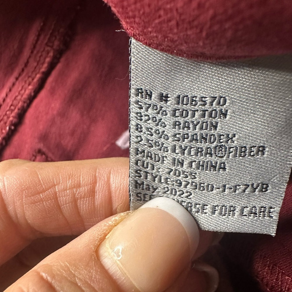 NWT SIZE 2/26 Tractr Burgundy Skinny Jeans