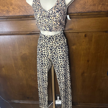 NWT SIZE L Chic Leopard Print Women's Leggings