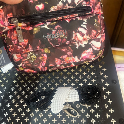 NWT SIZE OS Baggallini Floral Crossbody Bag in Pink and Black