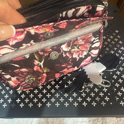 NWT SIZE OS Baggallini Floral Crossbody Bag in Pink and Black