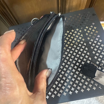 NWT SIZE OS Baggallini Floral Crossbody Bag in Pink and Black