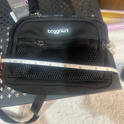 NWT SIZE OS Baggallini Black Crossbody Bag