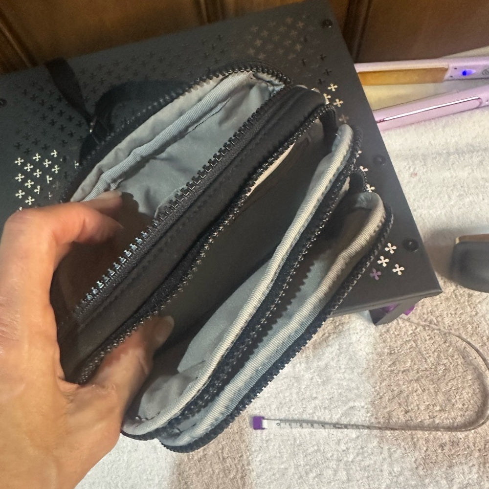 NWT SIZE OS Baggallini Black Crossbody Bag