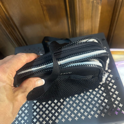 NWT SIZE OS Baggallini Black Crossbody Bag