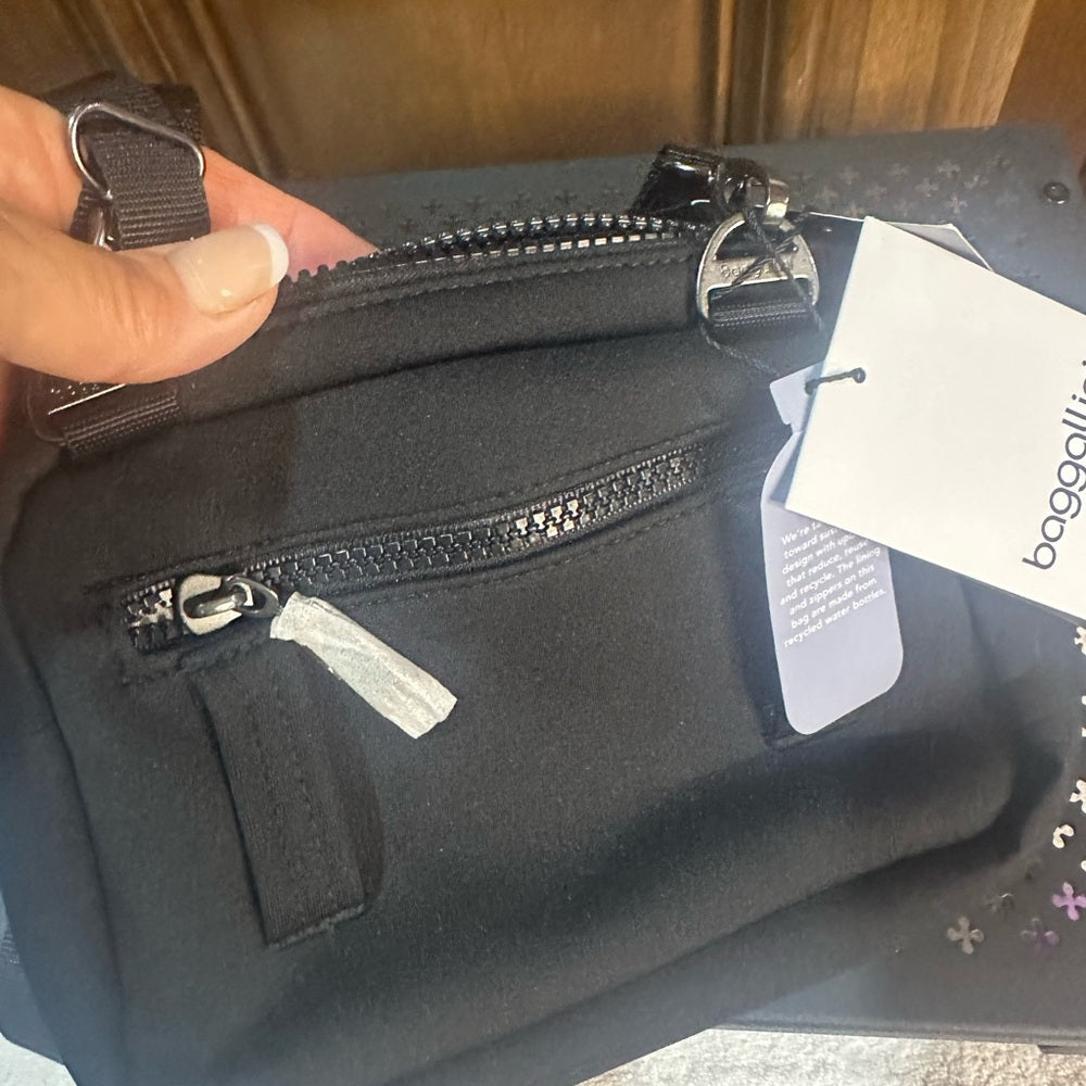 NWT SIZE OS Baggallini Black Crossbody Bag
