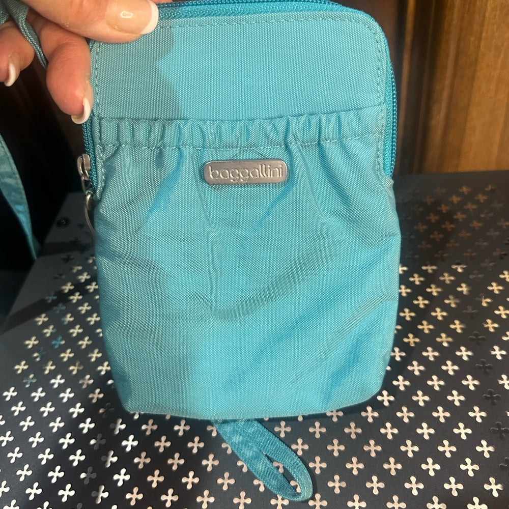 NWOT SIZE OS Baggallini Teal Crossbody Bag