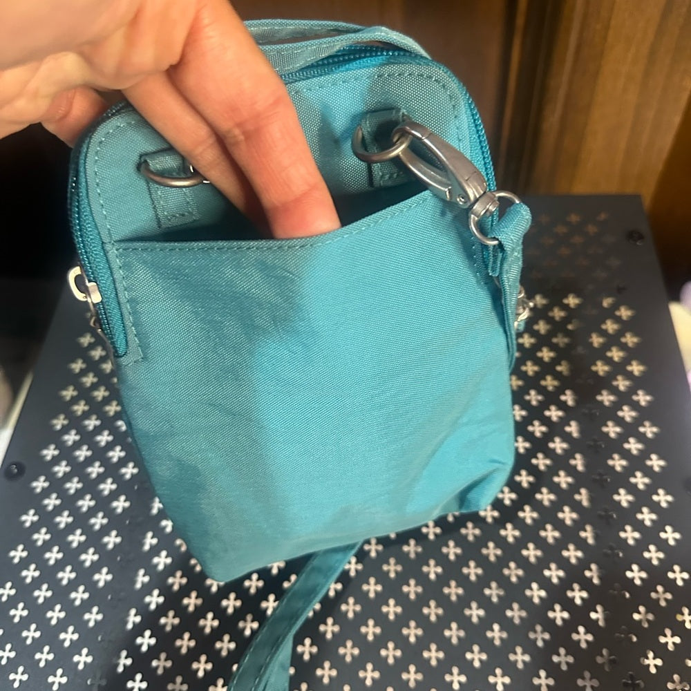 NWOT SIZE OS Baggallini Teal Crossbody Bag