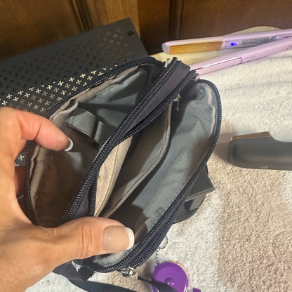 NWT SIZE OS Baggallini Black Messenger Bag