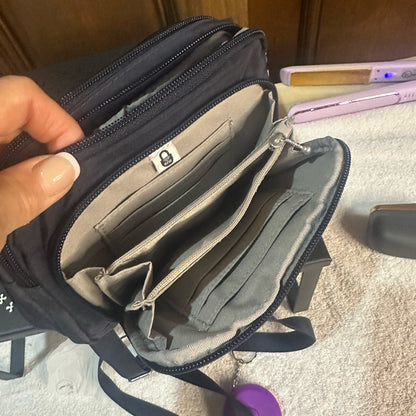 NWT SIZE OS Baggallini Black Messenger Bag