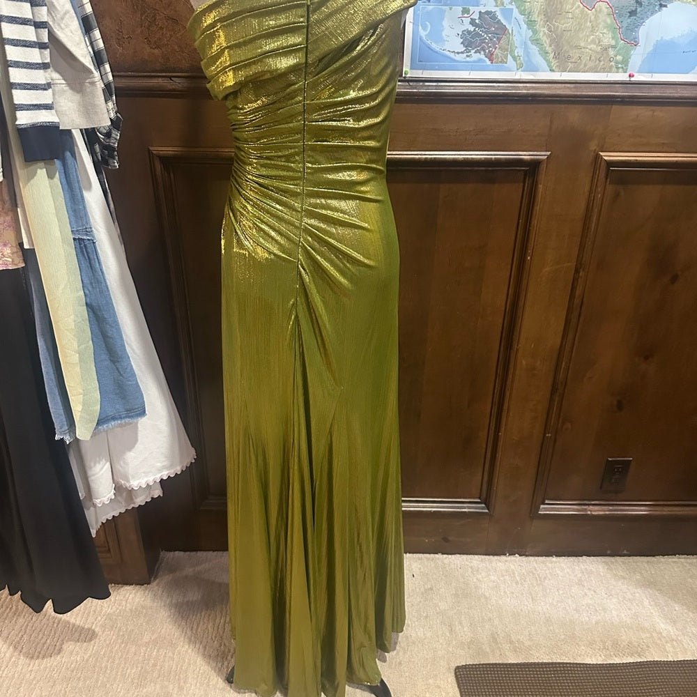 NWT SIZE 8 Glamorous One-Shoulder Gold Dress