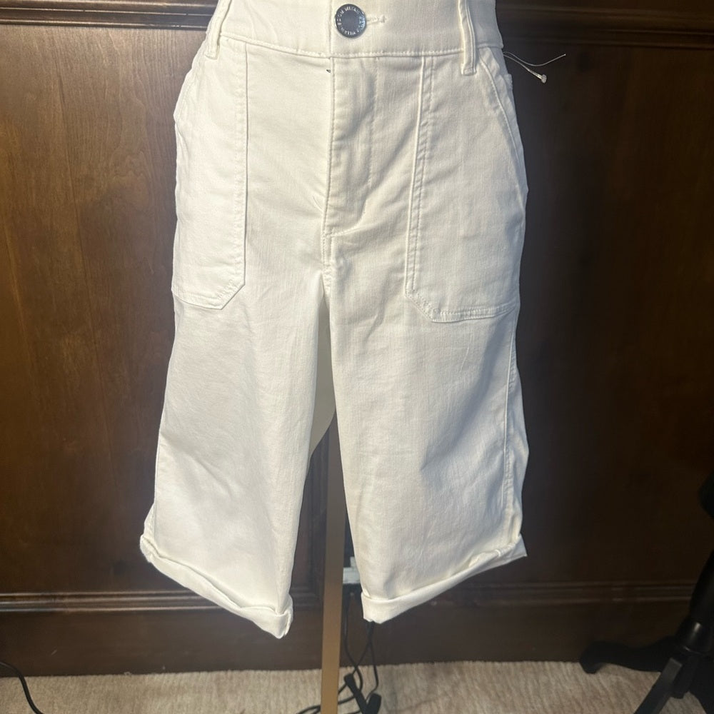NWT SIZE S Wit & Wisdom Classic White Women's Bermudas