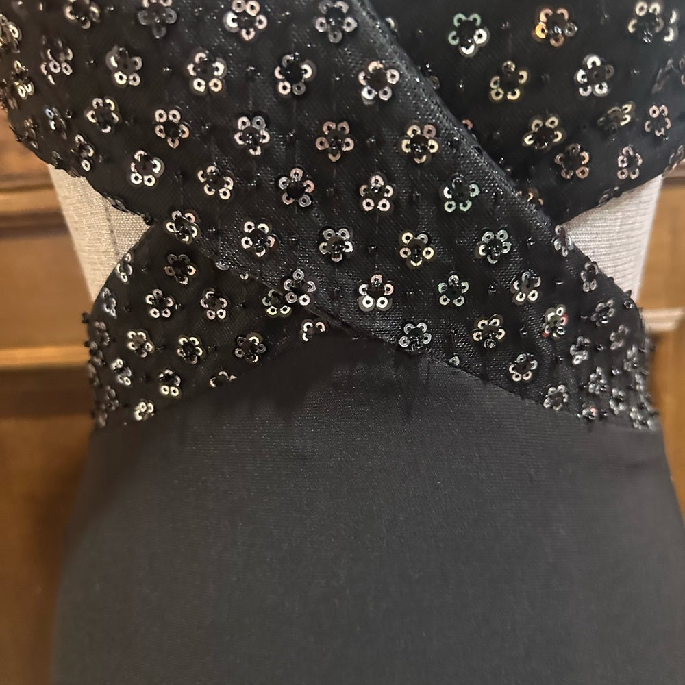 NWT SIZE 8 Mac Duggal Elegant Black Backless Dress